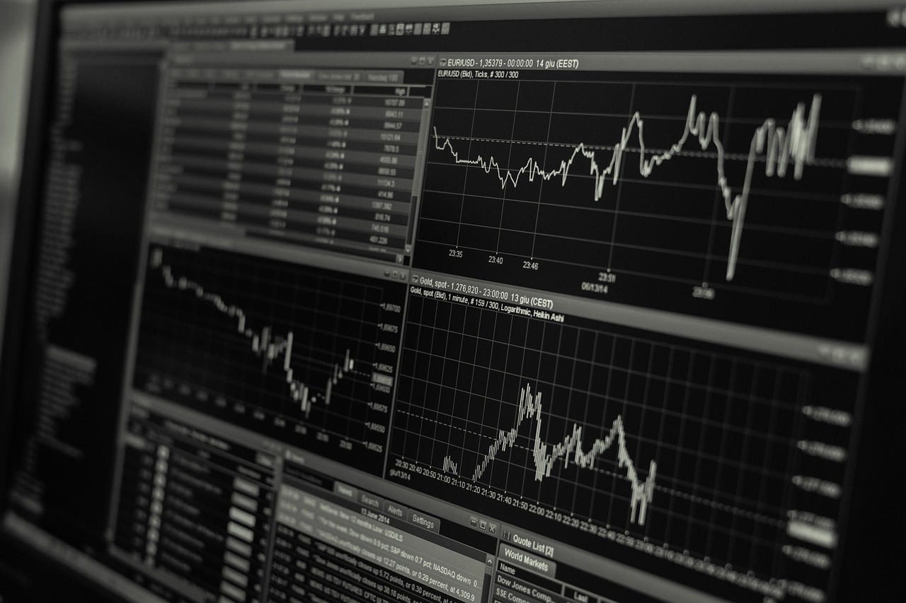 découvrez la finance comportementale, une discipline qui explore comment les émotions et les biais psychologiques influencent les décisions financières des investisseurs. apprenez à mieux comprendre vos propres comportements financiers et à optimiser vos stratégies d'investissement grâce à des insights issus de la psychologie.